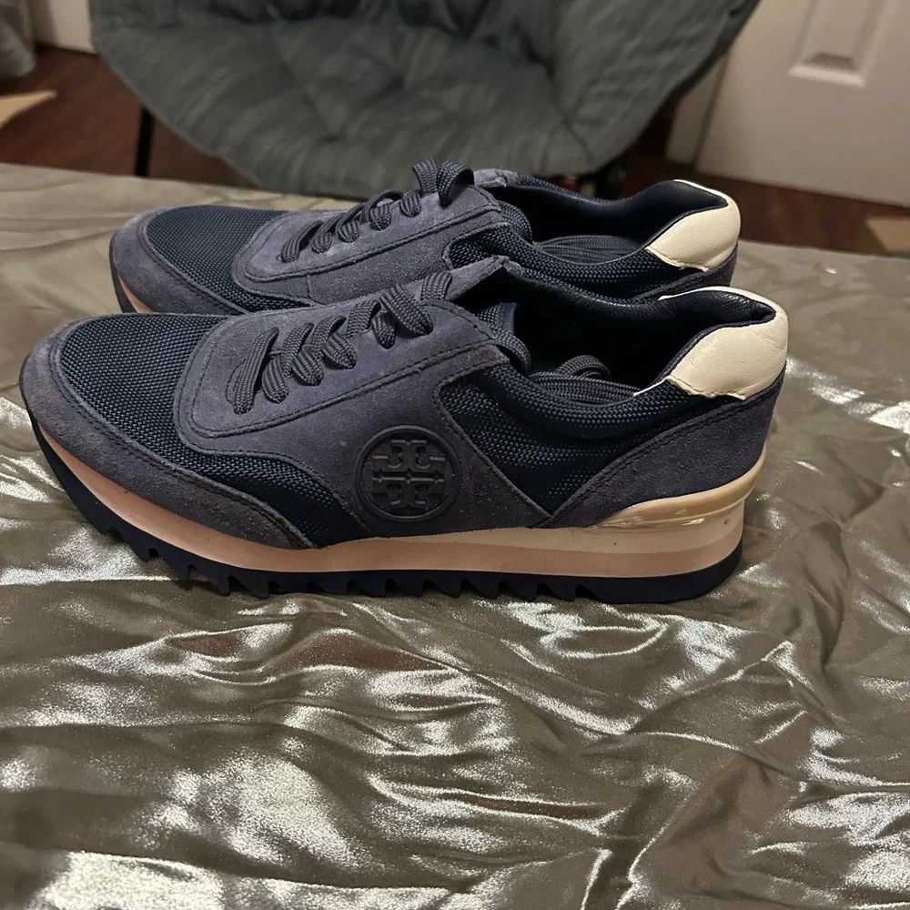 Preowned Tory Burch Navy and Cream Kids Sneakers - Picture 3 of 8
